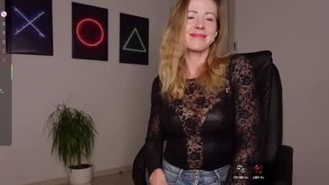 Snapshot of agelina_summer chatting on March 1, 2025, 6:57 am Agelina Lilly Laura online show from March 1, 2025, 6:57 am