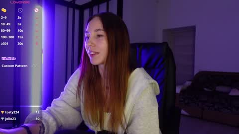 Snapshot of agelina_summer chatting on March 4, 2025, 10:05 pm Agelina Lilly Laura online show from March 4, 2025, 10:05 pm