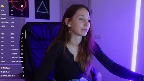 Snapshot of agelina_summer chatting on March 5, 2025, 11:38 pm Agelina Lilly Laura online show from March 5, 2025, 11:38 pm