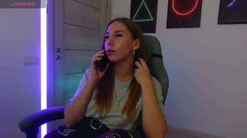 Snapshot of agelina_summer chatting on September 13, 2025, 1:55 pm Agelina Lilly Laura online show from September 13, 2025, 1:55 pm