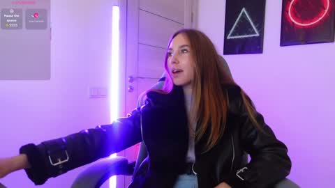 Snapshot of agelina_summer chatting on September 25, 2025, 2:43 pm Agelina Lilly Laura online show from September 25, 2025, 2:43 pm
