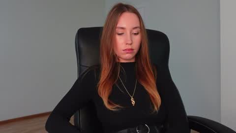 Snapshot of agelina_summer chatting on October 21, 2025, 2:07 pm Agelina Lilly Laura online show from October 21, 2025, 2:07 pm