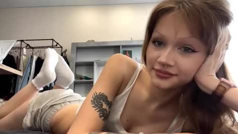Snapshot of agnessawdo chatting on October 4, 2025, 12:47 pm Lola online show from October 4, 2025, 12:47 pm