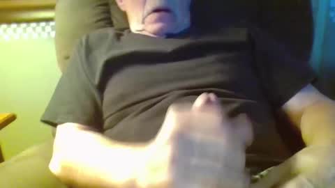 Snapshot of aguynrkfrd chatting on January 3, 2025, 10:52 am aguynrkfrd online show from January 3, 2025, 10:52 am