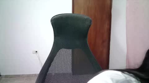 Snapshot of aineangeel chatting on October 7, 2025, 1:25 am AINE online show from October 7, 2025, 1:25 am