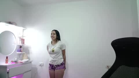 Snapshot of aineangeel chatting on November 5, 2025, 2:22 am AINE online show from November 5, 2025, 2:22 am