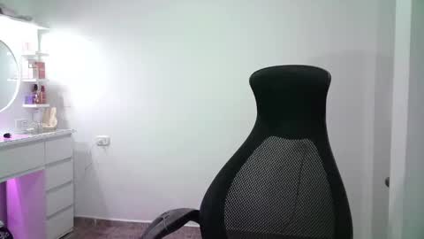 Snapshot of aineangeel chatting on November 7, 2025, 2:00 am AINE online show from November 7, 2025, 2:00 am