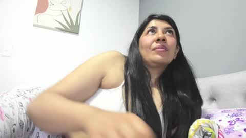 Snapshot of aisha_latina chatting on December 12, 2024, 11:58 pm Katie online show from December 12, 2024, 11:58 pm