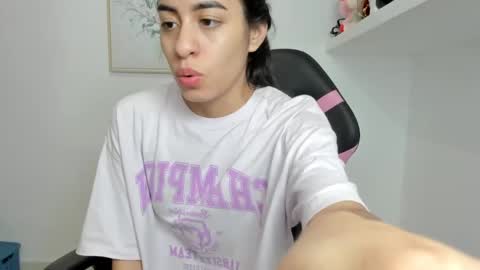 Snapshot of aitana05 chatting on March 12, 2025, 12:20 am VALENTINA independent online show from March 12, 2025, 12:20 am