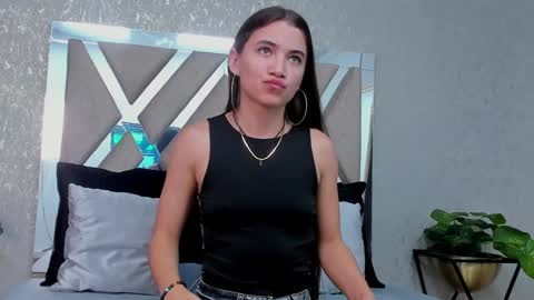 Snapshot of aitana_baker_ chatting on January 27, 2025, 12:37 pm little aitana  online show from January 27, 2025, 12:37 pm