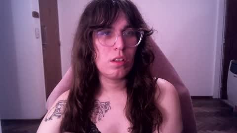 Snapshot of akamedolle chatting on November 3, 2025, 5:52 am Veronica Akame 3 online show from November 3, 2025, 5:52 am