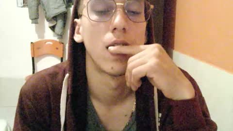 Snapshot of akilesbailo chatting on September 25, 2025, 12:03 am My love online show from September 25, 2025, 12:03 am