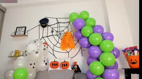 Snapshot of alana_then2 chatting on October 30, 2025, 10:21 pm online show from October 30, 2025, 10:21 pm