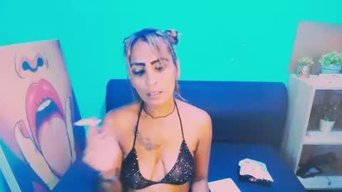 alanadelray online show from February 4, 2025, 9:41 pm
