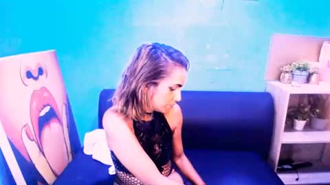 alanadelray online show from February 8, 2025, 10:39 am