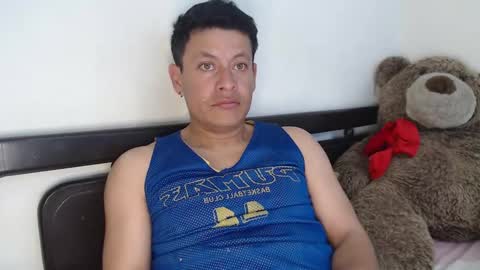 Snapshot of alann_snow chatting on December 25, 2024, 9:00 pm Alann online show from December 25, 2024, 9:00 pm