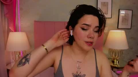 Snapshot of albaandthayron chatting on February 6, 2025, 9:17 pm albaandthayron online show from February 6, 2025, 9:17 pm