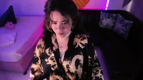 Snapshot of albaandthayron chatting on February 21, 2025, 3:21 pm albaandthayron online show from February 21, 2025, 3:21 pm