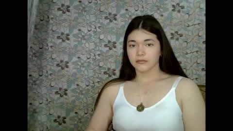 Snapshot of albi_glow chatting on October 12, 2025, 2:21 am Albi online show from October 12, 2025, 2:21 am