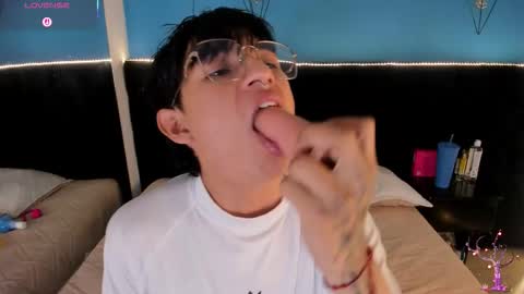 Snapshot of ale_aurarashi chatting on September 17, 2025, 1:51 am ale_aurarashi online show from September 17, 2025, 1:51 am