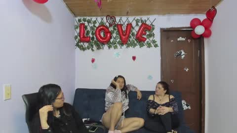 Snapshot of alejita_smithh chatting on February 25, 2025, 3:27 pm zoe and Kataleya online show from February 25, 2025, 3:27 pm