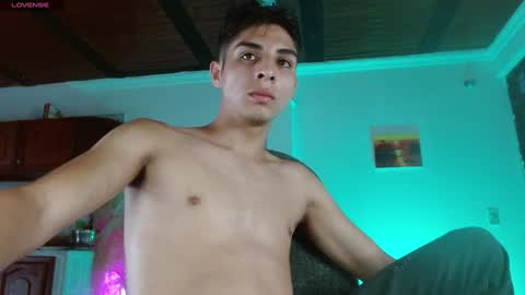 Snapshot of alejito_collins1 chatting on February 1, 2025, 8:05 pm Alejo online show from February 1, 2025, 8:05 pm