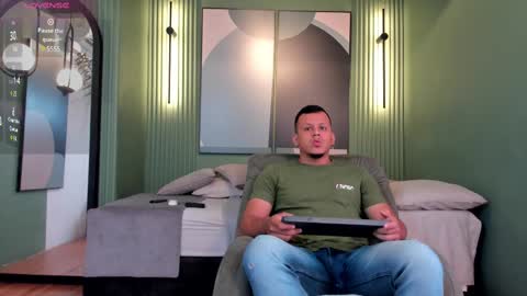 Snapshot of alex_tower chatting on February 15, 2025, 7:06 pm Alex Towers online show from February 15, 2025, 7:06 pm