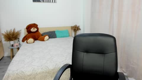 Snapshot of alexa_dolly chatting on March 1, 2025, 8:45 am Alexa online show from March 1, 2025, 8:45 am