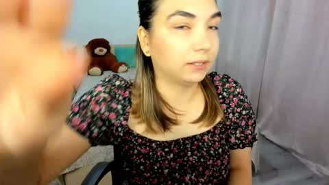 Snapshot of alexa_dolly chatting on October 6, 2025, 5:49 am Alexa online show from October 6, 2025, 5:49 am