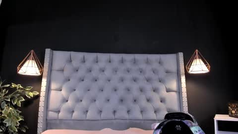 Snapshot of alexamora__ chatting on October 8, 2025, 11:41 am C A M I L A  online show from October 8, 2025, 11:41 am