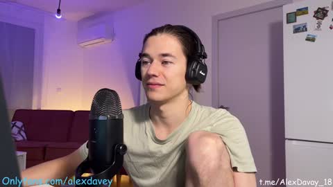 Snapshot of alexdavey chatting on February 2, 2025, 5:42 am           online show from February 2, 2025, 5:42 am