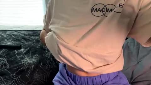 Snapshot of alexis_696969 chatting on December 6, 2024, 6:39 pm Alexis online show from December 6, 2024, 6:39 pm