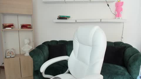 Snapshot of alice23jones chatting on December 11, 2024, 5:04 pm Alice online show from December 11, 2024, 5:04 pm