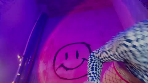 Snapshot of alice_glo chatting on February 13, 2025, 4:43 am Alice online show from February 13, 2025, 4:43 am