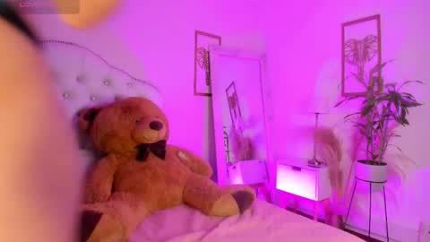 Snapshot of alice_graay_ chatting on February 17, 2025, 4:20 am Alice Graay online show from February 17, 2025, 4:20 am