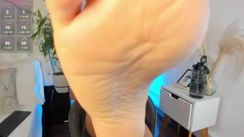 Snapshot of alice_graay_ chatting on October 14, 2025, 8:31 pm Alice Graay online show from October 14, 2025, 8:31 pm