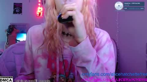 Snapshot of alice_hatchette chatting on September 30, 2025, 12:21 pm Alice Hatchette online show from September 30, 2025, 12:21 pm