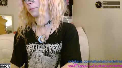 Snapshot of alice_hatchette chatting on October 20, 2025, 12:33 am Alice Hatchette online show from October 20, 2025, 12:33 am