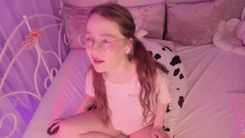 Snapshot of alice_kinky_girl chatting on March 1, 2025, 12:07 am Alice online show from March 1, 2025, 12:07 am