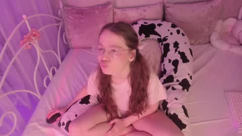 Snapshot of alice_kinky_girl chatting on March 1, 2025, 3:10 am Alice online show from March 1, 2025, 3:10 am