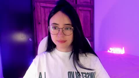 Snapshot of alicee_2 chatting on February 7, 2025, 9:47 am Aliceee  ..   97YP9VWGZHrefnav wishlist lists 1 online show from February 7, 2025, 9:47 am