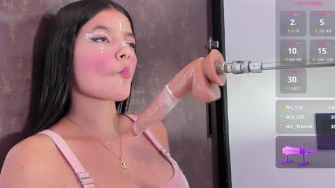 Snapshot of alina_cute18 chatting on January 21, 2025, 2:59 pm alina online show from January 21, 2025, 2:59 pm