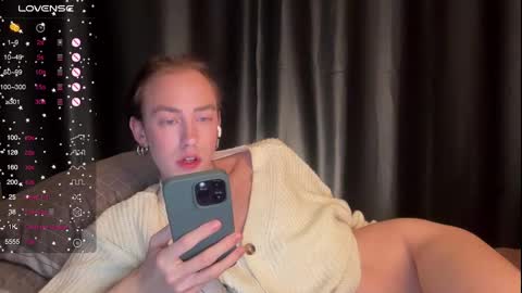 Snapshot of alina_flow chatting on December 4, 2024, 12:36 pm Alexa online show from December 4, 2024, 12:36 pm