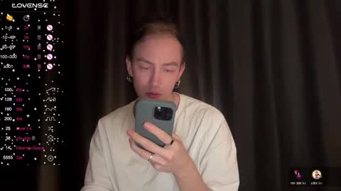 Snapshot of alina_flow chatting on December 8, 2024, 1:14 pm Alexa online show from December 8, 2024, 1:14 pm