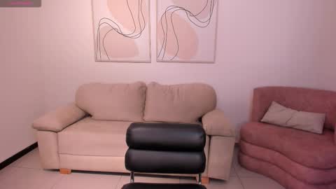 Snapshot of alinakravitz_ chatting on October 19, 2025, 12:06 pm alinakravitz_ online show from October 19, 2025, 12:06 pm