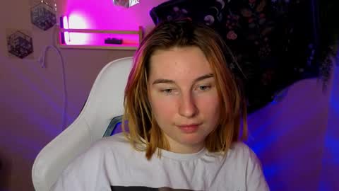 Snapshot of alisun_ chatting on September 24, 2025, 6:55 pm A L I C E online show from September 24, 2025, 6:55 pm