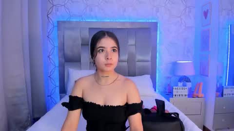 Snapshot of allicewinter chatting on October 22, 2025, 11:43 am AlliceWinter online show from October 22, 2025, 11:43 am