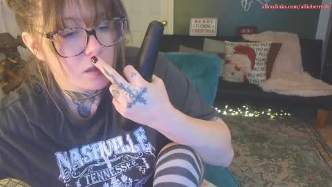 Snapshot of allieberrybb chatting on December 17, 2024, 2:44 pm bb online show from December 17, 2024, 2:44 pm