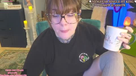Snapshot of allieberrybb chatting on January 1, 2025, 3:35 pm bb online show from January 1, 2025, 3:35 pm