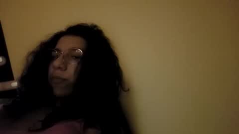 Snapshot of almaroze chatting on November 8, 2025, 9:02 pm Alma online show from November 8, 2025, 9:02 pm